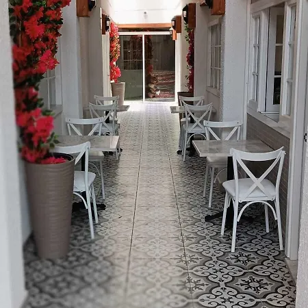 Pruva Bed & Breakfast 3*